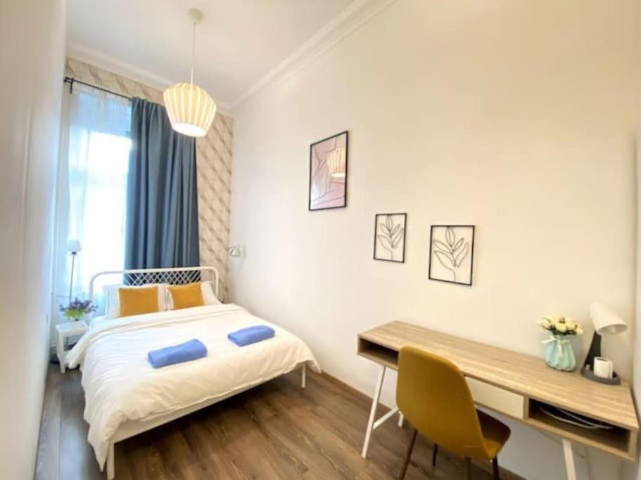 Ferienwohnung 西火车站舒适3间客房 Budapest Exterior foto