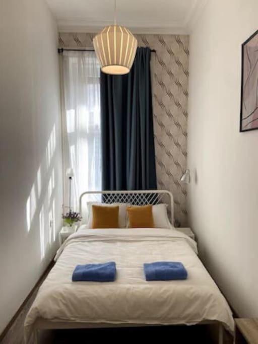 Ferienwohnung 西火车站舒适3间客房 Budapest Exterior foto